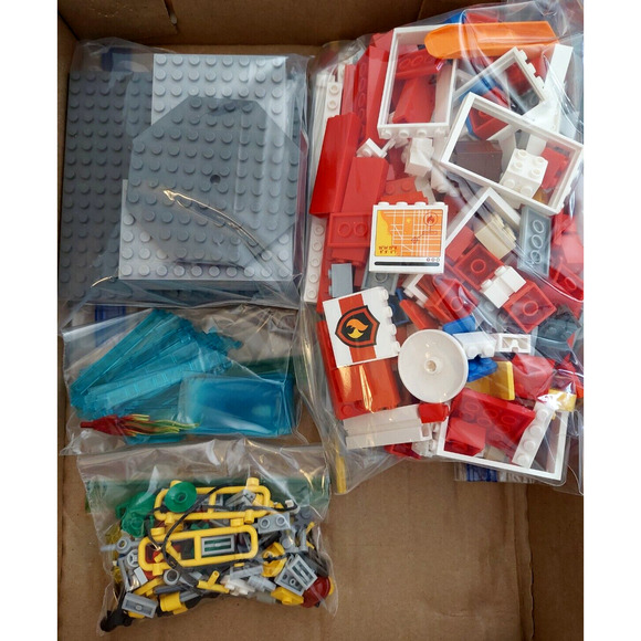 FIRE STATION & 3Vehicles LEGO CITY Set #60004 100% COMPLETE + ALL 5 Instructions - Picture 15 of 16